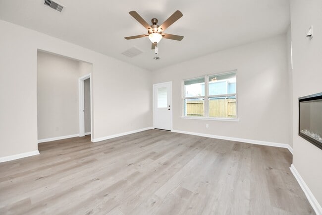 Building Photo - 15523 Fathom Line Wy