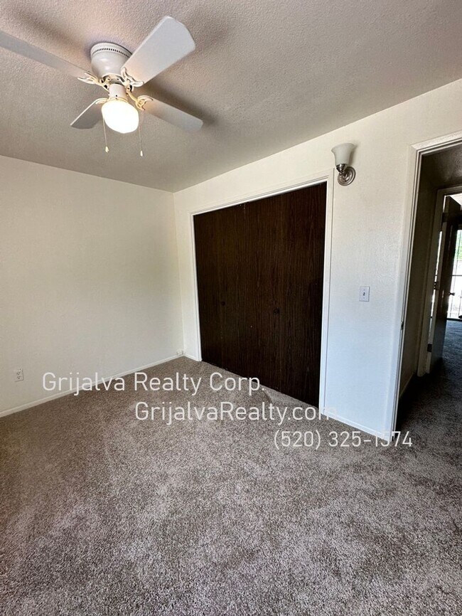 Building Photo - 2650 W Calle Padilla