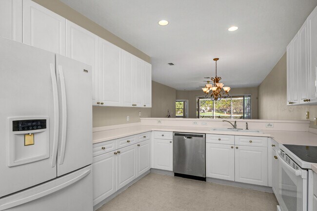 Building Photo - 2056 Crestview Way