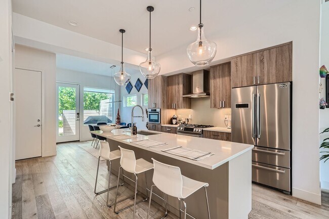 Building Photo - Modern 3 BDR S'Park Boulder Townhome