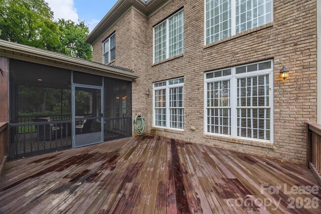 Building Photo - 334 Stonecliff Ln