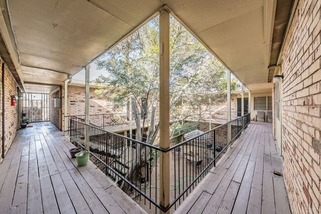 Building Photo - Updated Two Bedroom and One and Half Bathrooms apartment upstairs in the Cultural District!