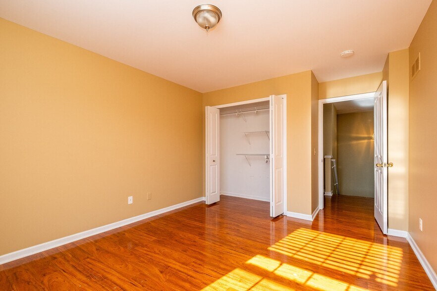 Building Photo - 466 Ivy Ln