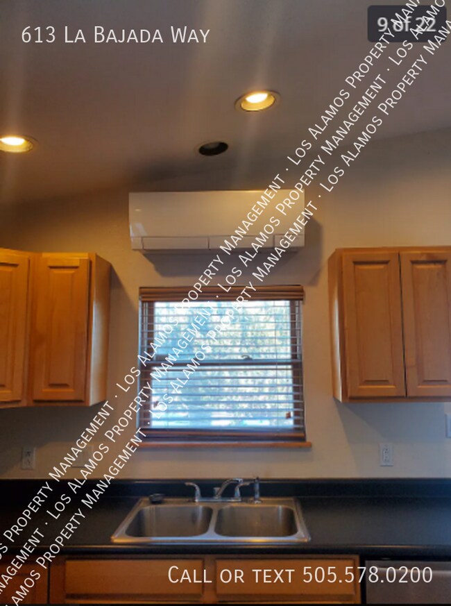 Building Photo - 613 La Bajada Way