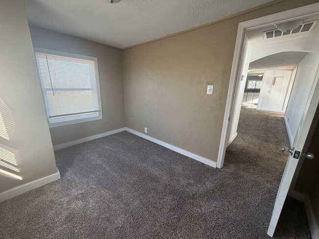 Building Photo - 2 Bed/1 bath House on 2 Acres!