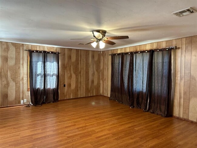 Building Photo - 1424 S Academy Rd