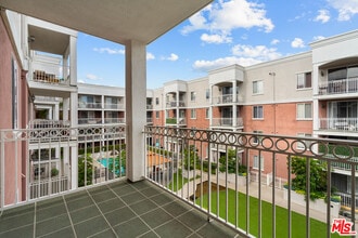 Building Photo - 3740 Santa Rosalia Dr
