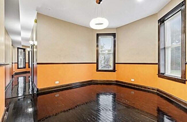 Building Photo - 1826 S Drave Ave