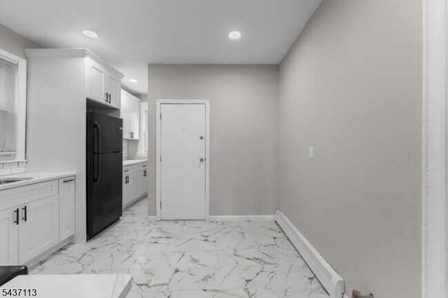 Building Photo - 185 N 18th St