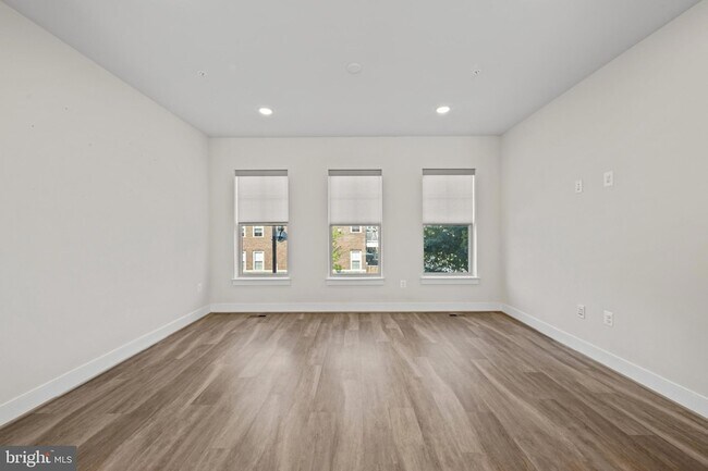 Building Photo - 148 Stowe Dr