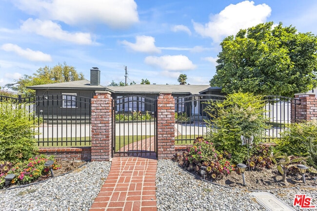 Building Photo - 23046 Leonora Dr