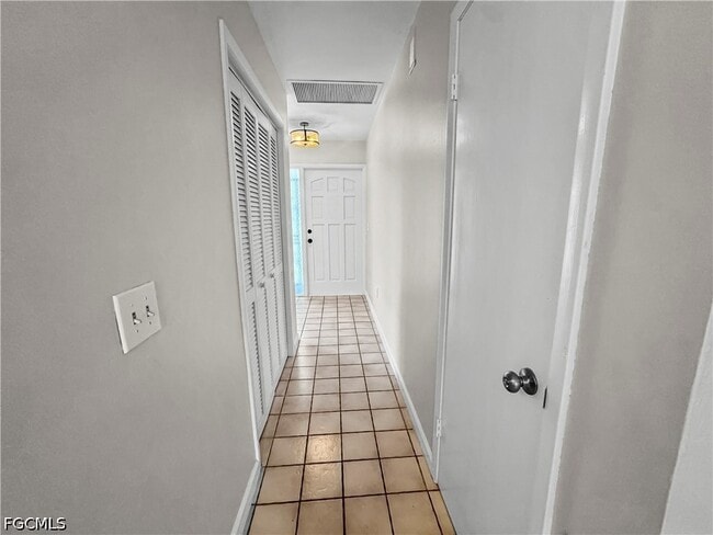 Building Photo - 206 SE 46th Ter