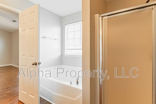 Building Photo - 204 Pope Ln