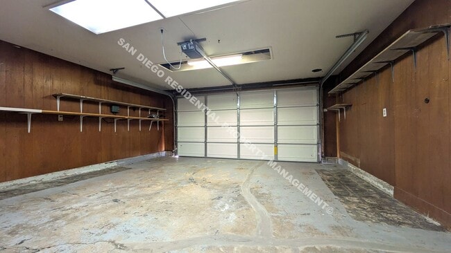 Building Photo - Spacious 3-Bedroom, 2-Bath Home Near the B...
