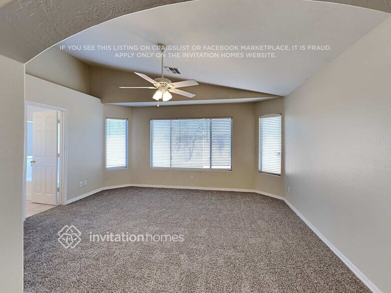 Building Photo - 13516 W Solano Dr