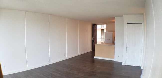 Building Photo - Spacious 2-Bedroom, 1-Bath in Cathedral Point