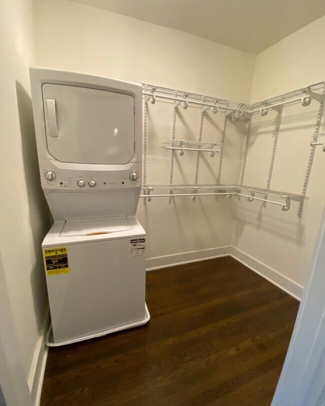 Building Photo - Beltline Living - Top Floor One Bedroom Apartment in VAHI!