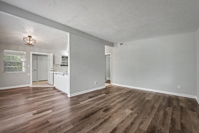 Building Photo - 7010 Arques Rd