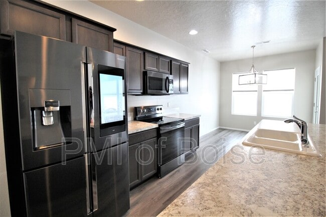 Building Photo - 973 S Rangipo Ave