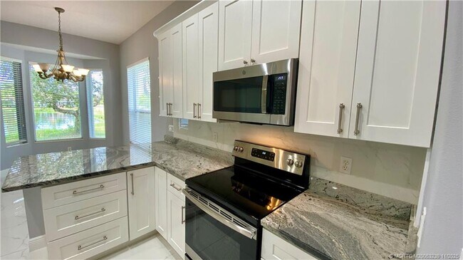 Building Photo - 4646 NW Wandering Oak Ct