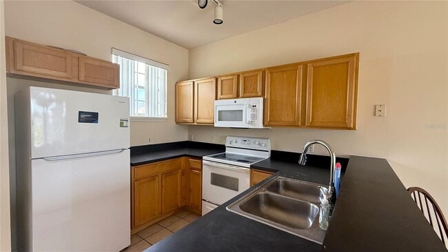 Building Photo - 458 Monroe Cir