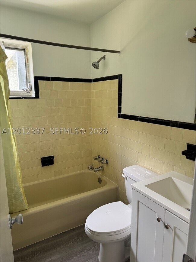 Building Photo - 2620 SW 53rd Ave
