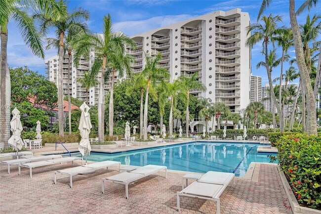 Building Photo - 3610 Yacht Club Dr