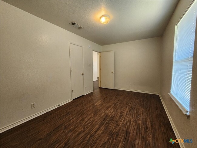 Building Photo - 3204 Toledo Dr