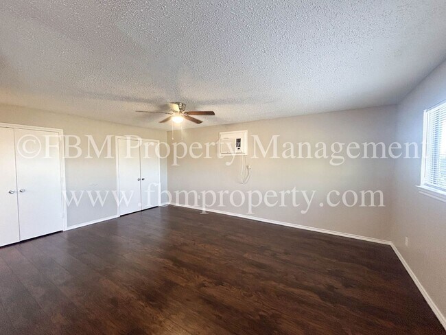 Building Photo - 509 W Denton St