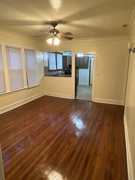 Dinning Room - 8128 S Marshfield Ave