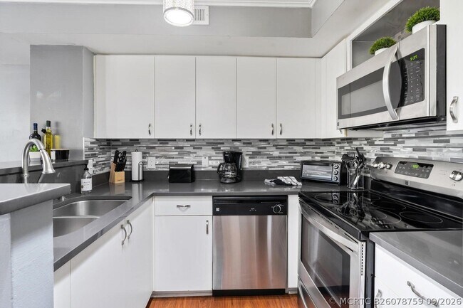 Building Photo - 103 Yacht Club Way