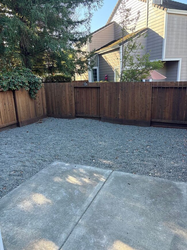 Building Photo - 1810 Carneros Cir