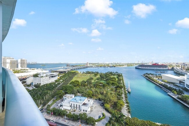 Building Photo - 900 Biscayne Blvd