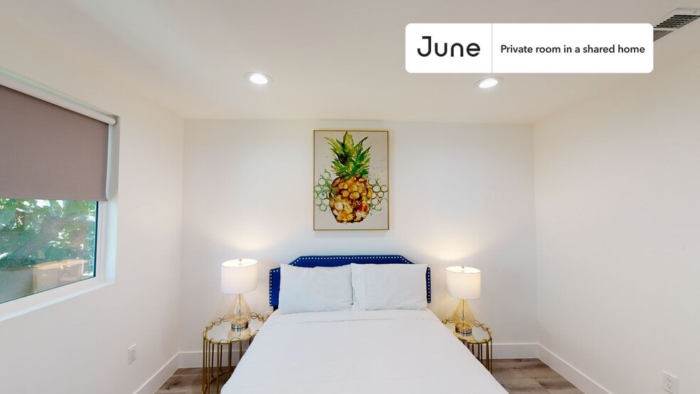 Building Photo - Private bedroom in 4 bed/3 bath Home