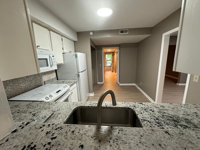 Building Photo - Now available!! – 672 W Front St, Unit C, ...