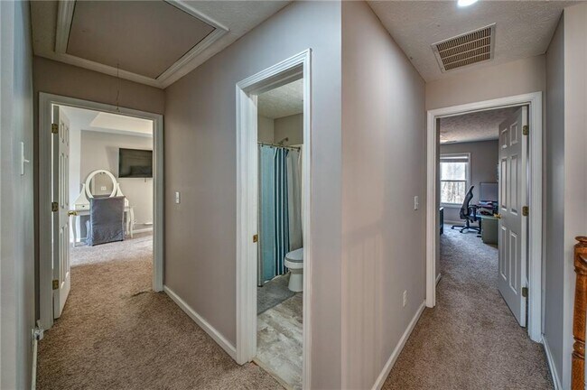 Building Photo - 2234 Oak Falls Ln