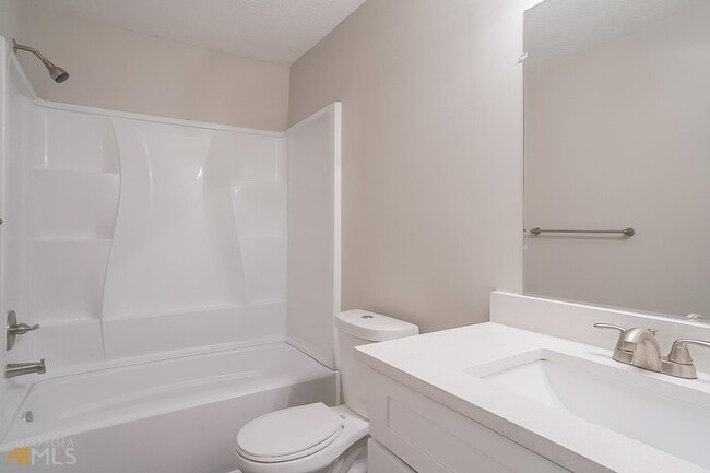 Building Photo - 6060 Ridge Way