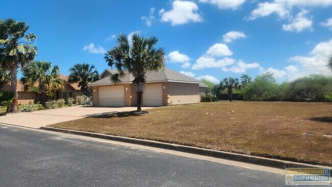 Building Photo - 15 Cypress Point Dr