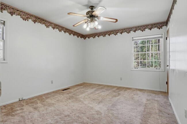 Building Photo - 2101 Goldendale Ln