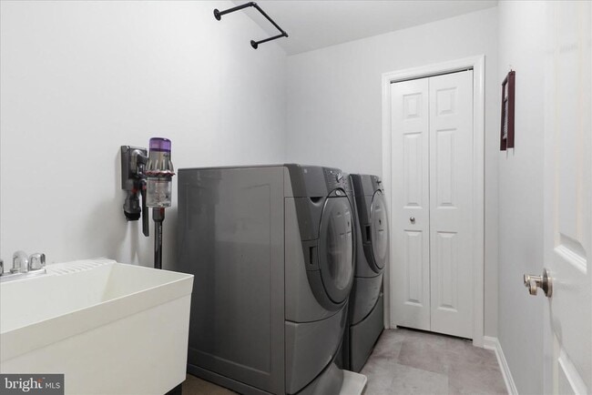 Building Photo - 408 Huntfield Ct NE