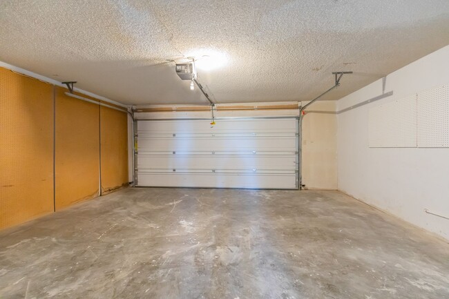 Building Photo - 601 Sunnyside Ave