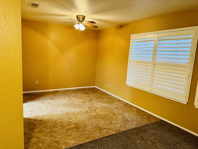Building Photo - 1530 Burgundy Dr