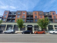 Building Photo - 1 bedroom condo with parking garage