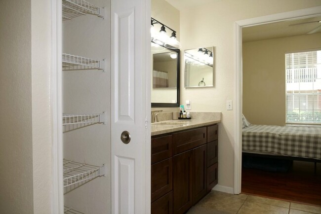 Building Photo - Upgraded Condo in Gated Community of Plant...