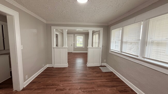 Building Photo - 610 N Linwood Ave