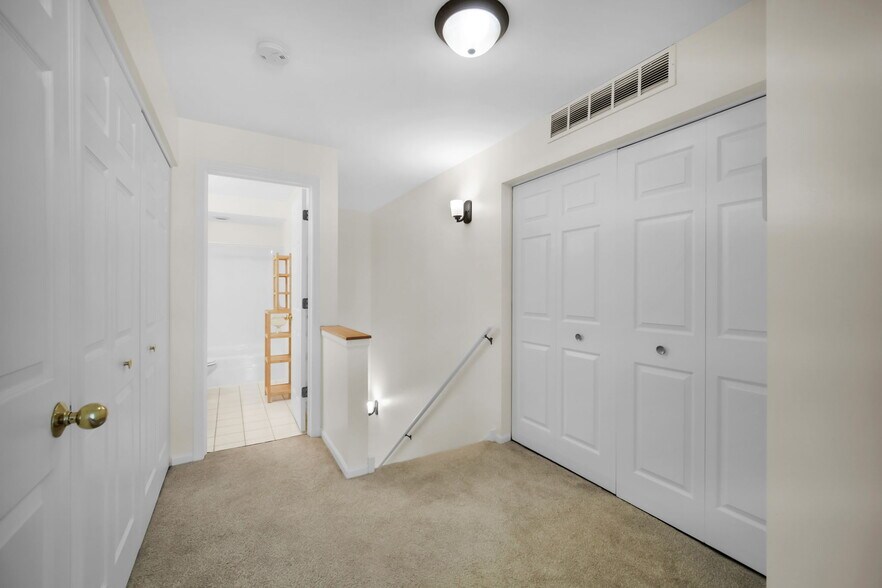 Building Photo - 4934 S Cornell Ave