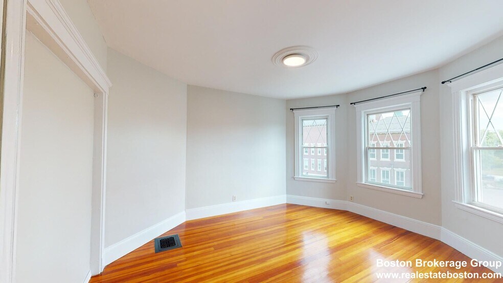 Building Photo - 32 Roseclair St