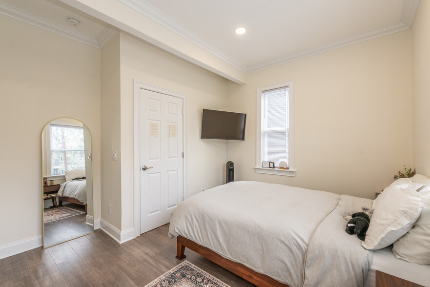 Primary Bedroom - 49 Greenwood Ave