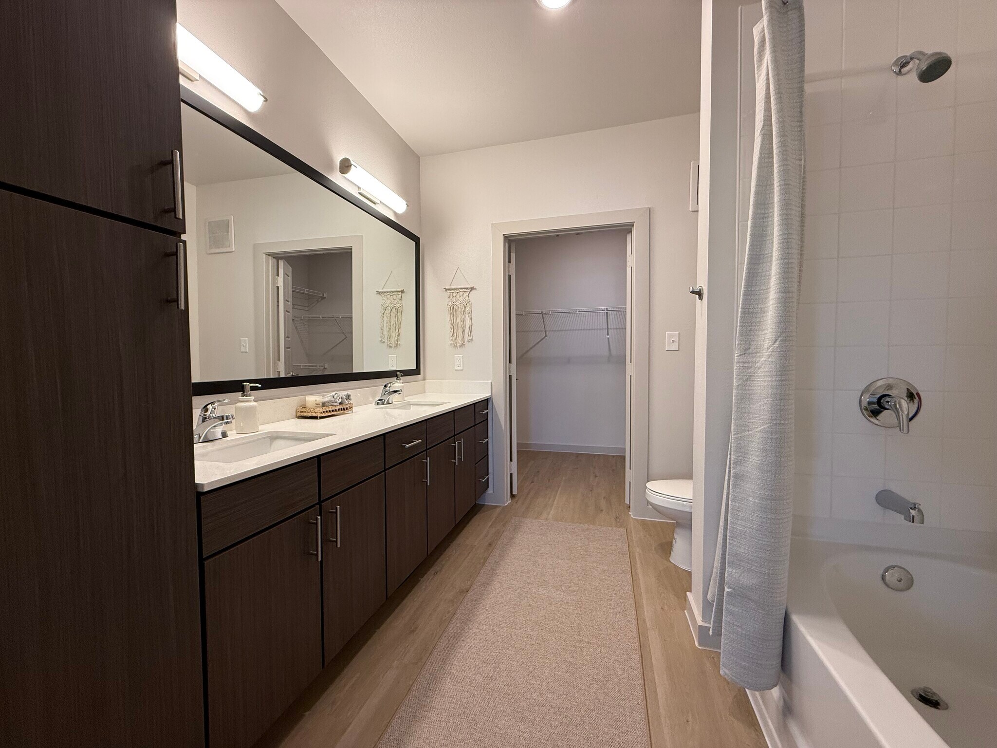 Building Photo - 1102 Treeta Trl