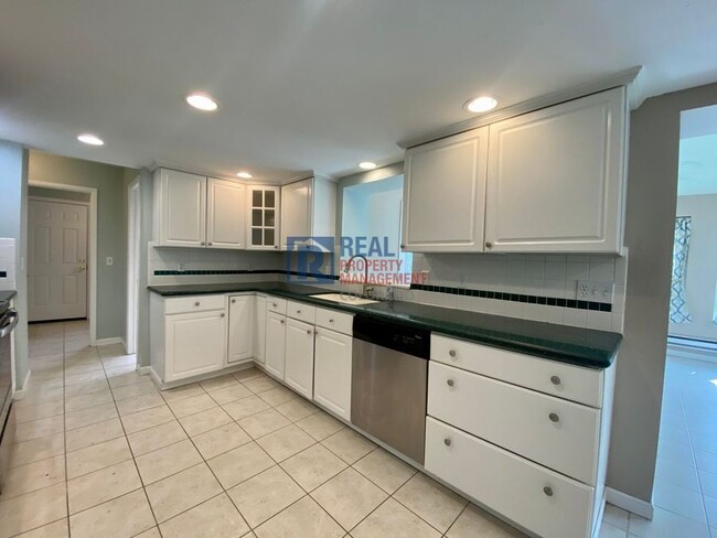 Building Photo - 5932 S Dayton Ct